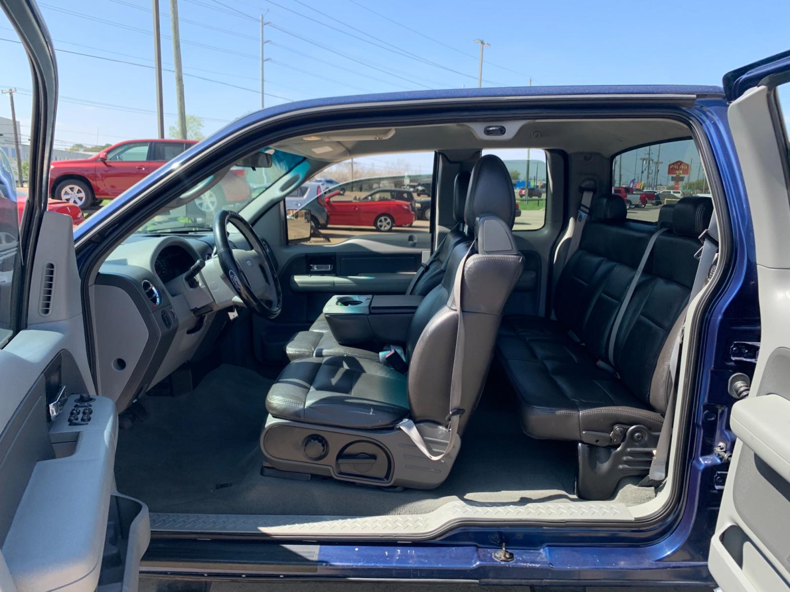 2008 BLUE /black Ford F-150 Lariat SuperCab 2WD (1FTPX12V48K) with an 5.4L V8 SOHC 24V FFV engine, 4-Speed Automatic Overdrive transmission, located at 14700 Tomball Parkway 249, Houston, TX, 77086, (281) 444-2200, 29.928619, -95.504074 - Photo #9